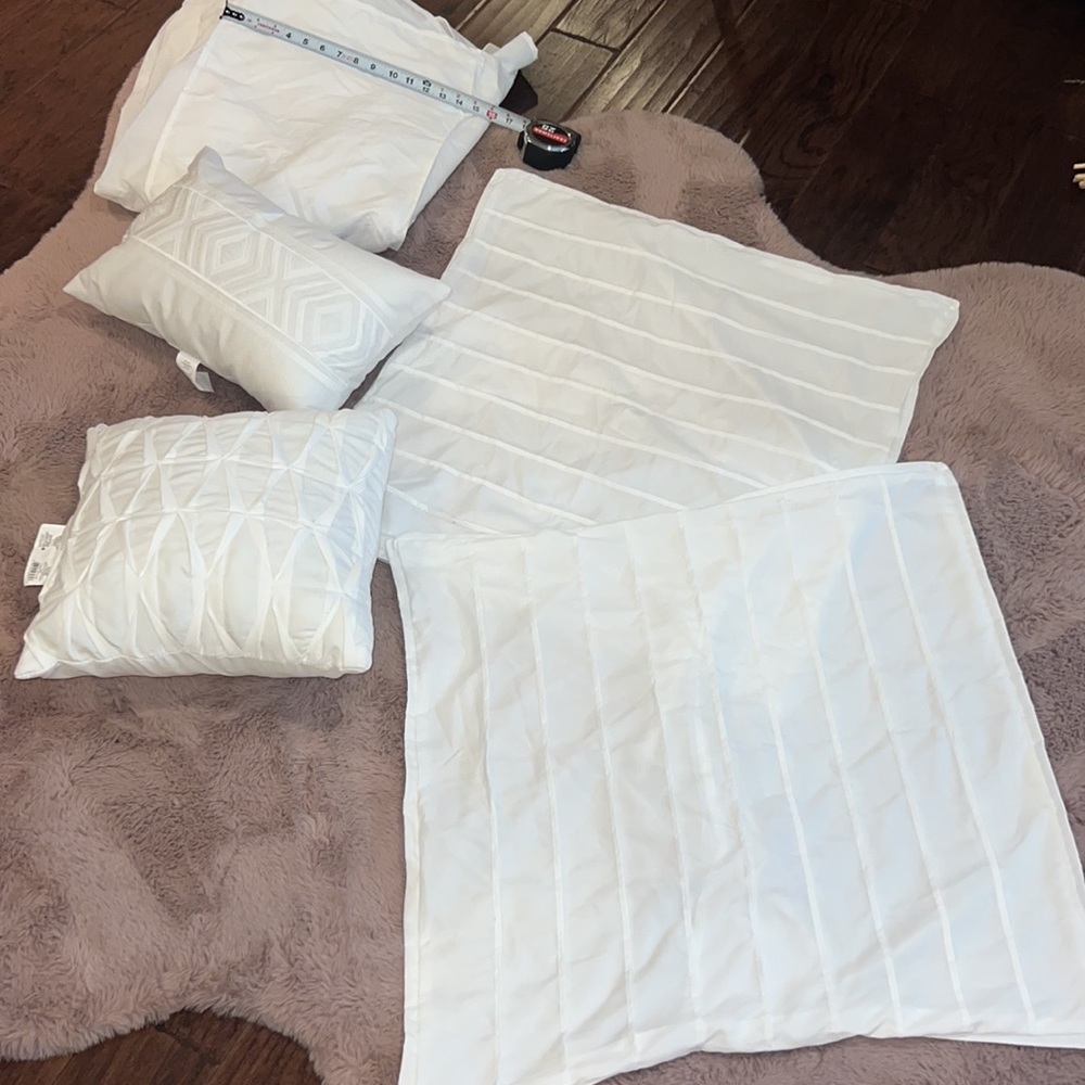 Threshold Clipped Jacquard 2 Euro Shams, 2 Decorative pillows, 1 queen bedskirt​ - Picture 2 of 16